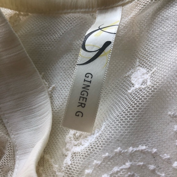 Sleeveless women’s blouse - Picture 2 of 3